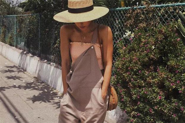 平胸怎么穿衣服比較性感 平胸穿什么衣服性感 平胸怎么穿衣服比較性感 平胸穿什么衣服性感