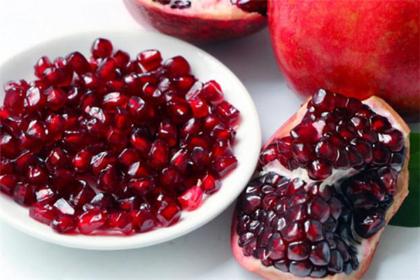 石榴籽可以泡酒嗎 石榴籽泡酒有什么好處 石榴籽可以泡酒嗎 石榴籽泡酒有什么好處