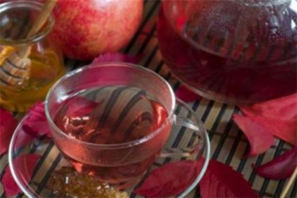 石榴籽可以泡酒嗎 石榴籽泡酒有什么好處 石榴籽可以泡酒嗎 石榴籽泡酒有什么好處