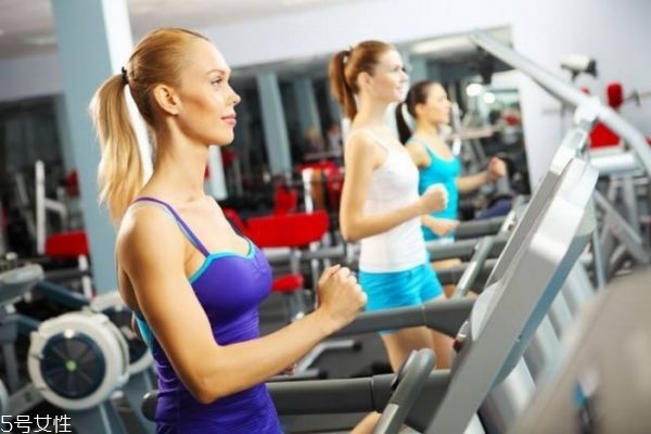 化妝跑步會(huì)對(duì)皮膚有害嗎 千萬(wàn)不要帶妝運(yùn)動(dòng) 化妝跑步會(huì)對(duì)皮膚有害嗎 千萬(wàn)不要帶妝運(yùn)動(dòng)