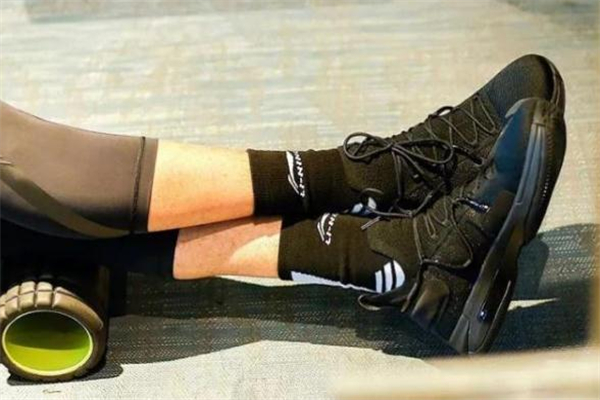 李寧閃擊6實物圖 閃擊6低幫和高幫區(qū)別 李寧閃擊6實物圖 閃擊6低幫和高幫區(qū)別