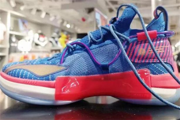 李寧閃擊6實物圖 閃擊6低幫和高幫區(qū)別 李寧閃擊6實物圖 閃擊6低幫和高幫區(qū)別