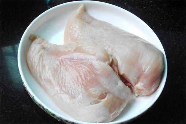 白水煮雞胸肉煮幾分鐘能熟 白水煮雞胸肉做法 白水煮雞胸肉煮幾分鐘能熟 白水煮雞胸肉做法