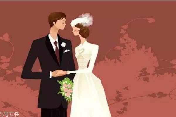 該不該看伴侶的手機呢 結(jié)婚在不在乎門當(dāng)戶對呢