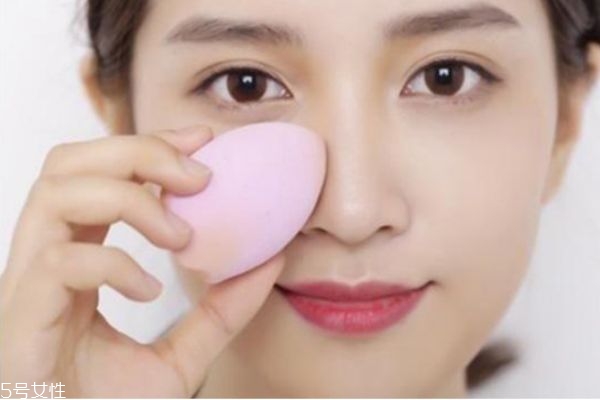 美妝蛋能用來(lái)干什么 化妝師告訴你美妝蛋的正確使用方法