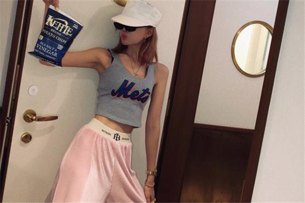 背心什么顏色好看 清爽背心穿搭圖片 背心什么顏色好看 清爽背心穿搭圖片