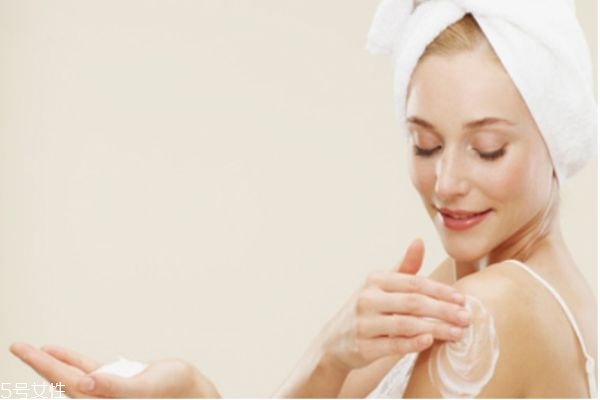 如何正確使用身體乳 身體乳正確的使用方法 如何正確使用身體乳 身體乳正確的使用方法