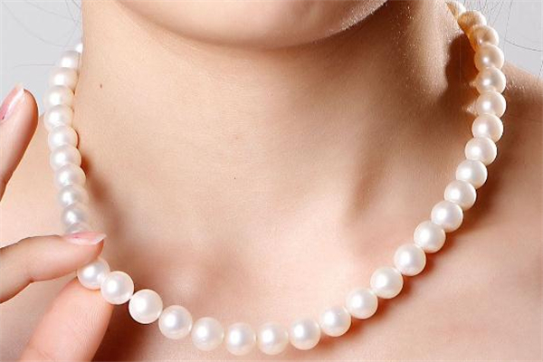 珍珠項鏈適合哪個年齡 珍珠項鏈適合多大年齡的人戴 珍珠項鏈適合哪個年齡 珍珠項鏈適合多大年齡的人戴
