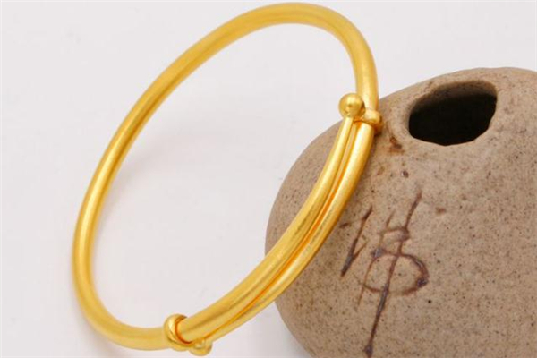 古法黃金手鐲是實心的嗎 古法黃金手鐲容易變形嗎 古法黃金手鐲是實心的嗎 古法黃金手鐲容易變形嗎