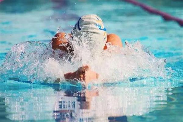 蛙泳蹬腿往后還是往下 蛙泳蹬腿時(shí)哪里發(fā)力 蛙泳蹬腿往后還是往下 蛙泳蹬腿時(shí)哪里發(fā)力