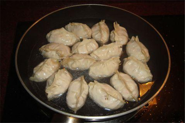 餃子皮沒(méi)用完能干什么 餃子皮的花樣吃法