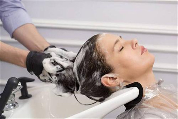 頭發(fā)沒有韌性怎么辦 頭發(fā)怎么維持韌性 頭發(fā)沒有韌性怎么辦 頭發(fā)怎么維持韌性