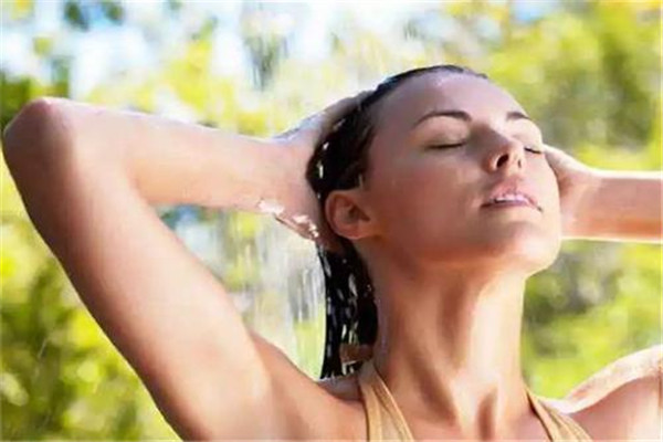 頭發(fā)沒有韌性怎么辦 頭發(fā)怎么維持韌性 頭發(fā)沒有韌性怎么辦 頭發(fā)怎么維持韌性