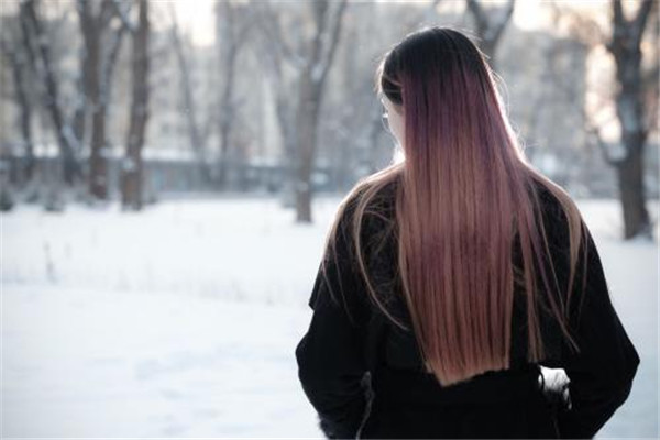 頭發(fā)出汗厲害怎么辦 頭發(fā)出汗是什么原因 頭發(fā)出汗厲害怎么辦 頭發(fā)出汗是什么原因