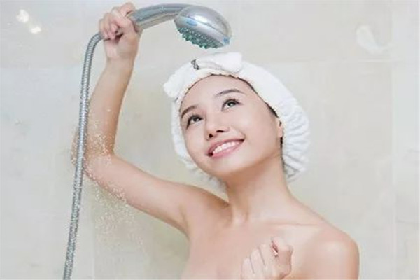 頭發(fā)出汗多容易掉頭發(fā)嗎 頭發(fā)出汗多與掉頭發(fā)沒有直接的關(guān)系 頭發(fā)出汗多容易掉頭發(fā)嗎 頭發(fā)出汗多與掉頭發(fā)沒有直接的關(guān)系