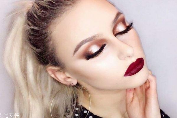 如何打造歐美妝 好看的歐美妝教程 如何打造歐美妝 好看的歐美妝教程