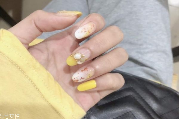 做一次美甲可以保持多久 美甲的注意事項(xiàng)是什么 做一次美甲可以保持多久 美甲的注意事項(xiàng)是什么