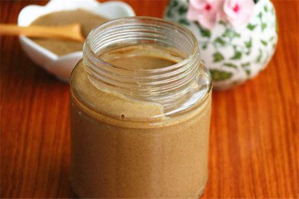 芝麻醬用什么油調更香 調芝麻醬用熱水還是冷水好 芝麻醬用什么油調更香 調芝麻醬用熱水還是冷水好