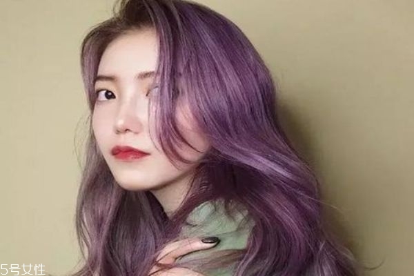 薰衣草紫發(fā)色用漂嗎 薰衣草紫發(fā)色顯白嗎 薰衣草紫發(fā)色用漂嗎 薰衣草紫發(fā)色顯白嗎
