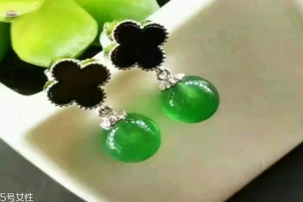 綠玉髓盛產哪里呢 綠玉髓的收藏價值是什么呢