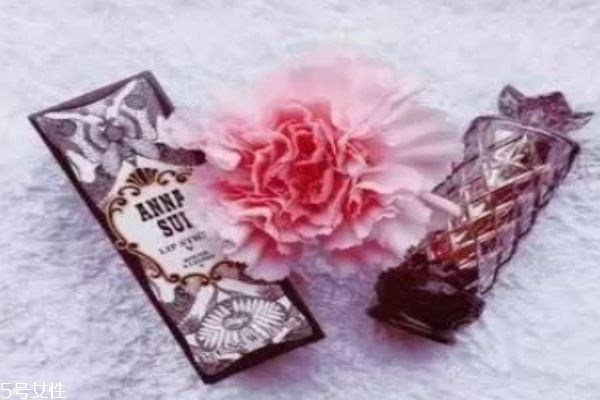 安娜蘇適合什么年齡的人群呢 安娜蘇的明星產(chǎn)品有什么呢 安娜蘇適合什么年齡的人群呢 安娜蘇的明星產(chǎn)品有什么呢