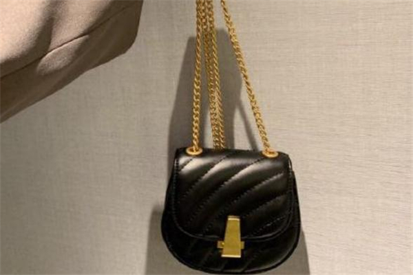 小mk是哪個(gè)國家的品牌 小mk和mk一樣嗎