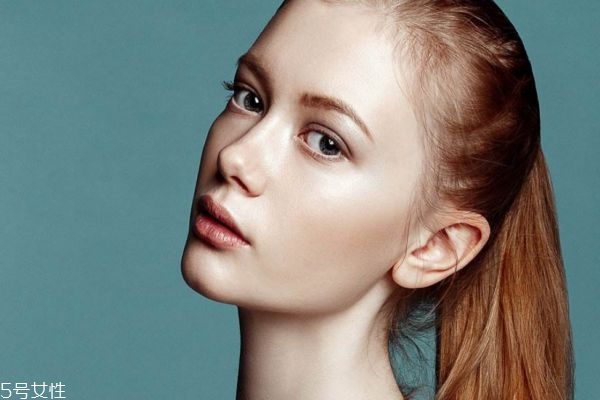 刷子怎么涂抹粉底液 打造精致底妝方法 刷子怎么涂抹粉底液 打造精致底妝方法