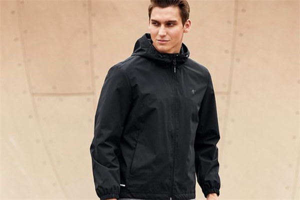 防風衣適合什么時候穿 防風衣保暖嗎 防風衣適合什么時候穿 防風衣保暖嗎