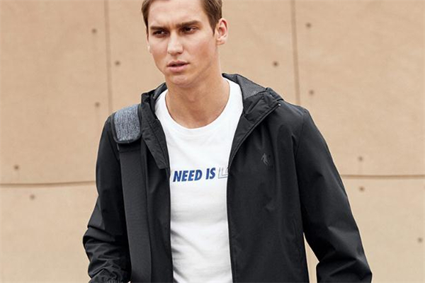 防風衣適合什么時候穿 防風衣保暖嗎 防風衣適合什么時候穿 防風衣保暖嗎