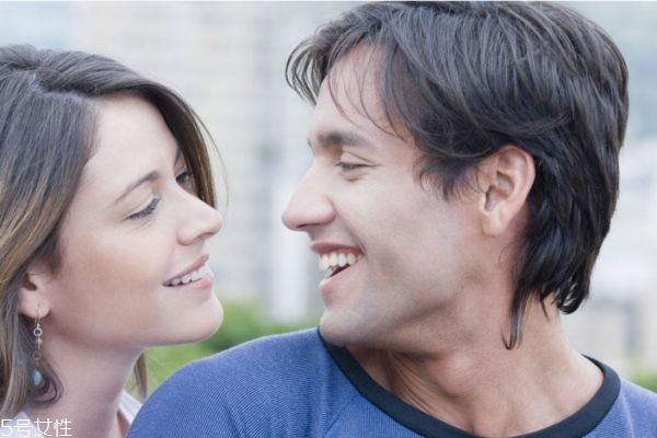 談戀愛男生應(yīng)該怎么做 戀愛男生要怎么做才好 談戀愛男生應(yīng)該怎么做 戀愛男生要怎么做才好