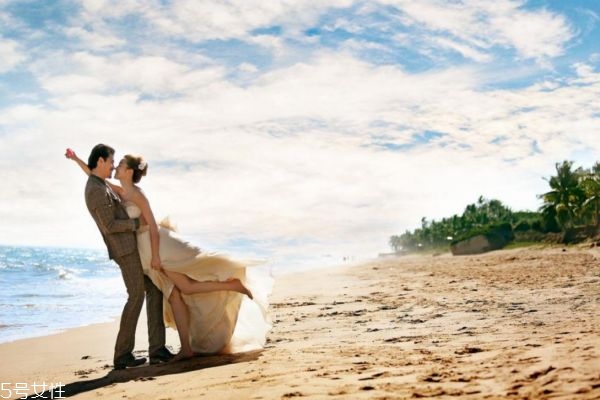 談戀愛男生應(yīng)該怎么做 戀愛男生要怎么做才好 談戀愛男生應(yīng)該怎么做 戀愛男生要怎么做才好