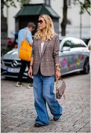 闊腿牛仔褲怎么搭配最好看 闊腿牛仔褲怎么搭配最好看