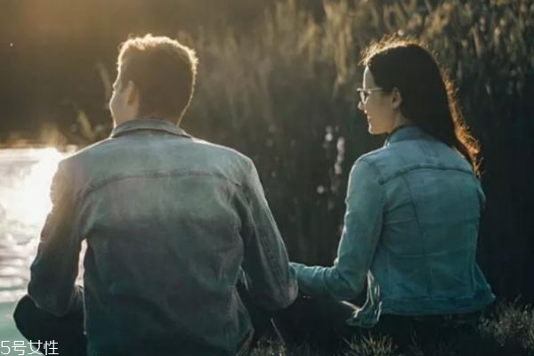 夫妻怎么相處感情更好 怎么看夫妻的感情好不好 夫妻怎么相處感情更好 怎么看夫妻的感情好不好