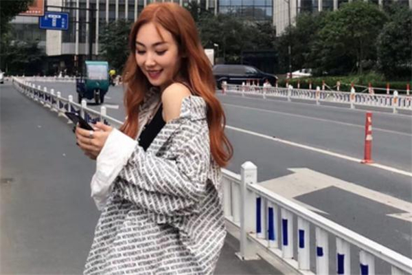 橙棕色是什么顏色 橙棕色頭發(fā)需要漂嗎 橙棕色是什么顏色 橙棕色頭發(fā)需要漂嗎