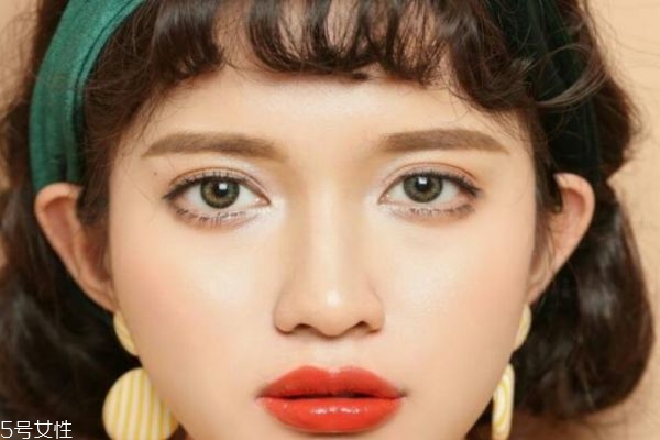 美瞳的正確戴法有什么呢 美瞳應(yīng)該怎么戴呢 美瞳的正確戴法有什么呢 美瞳應(yīng)該怎么戴呢