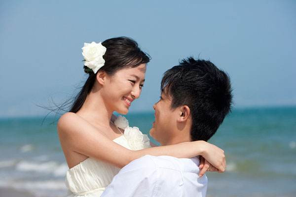 婚后應(yīng)不應(yīng)該查看老公手機(jī) 婚后老公手機(jī)需要查看嗎 婚后應(yīng)不應(yīng)該查看老公手機(jī) 婚后老公手機(jī)需要查看嗎