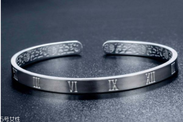 七度銀飾質(zhì)量怎么樣呢 七度銀飾怎么鑒別真假呢 七度銀飾質(zhì)量怎么樣呢 七度銀飾怎么鑒別真假呢