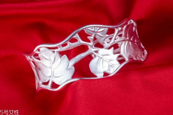 七度銀飾質(zhì)量怎么樣呢 七度銀飾怎么鑒別真假呢 七度銀飾質(zhì)量怎么樣呢 七度銀飾怎么鑒別真假呢