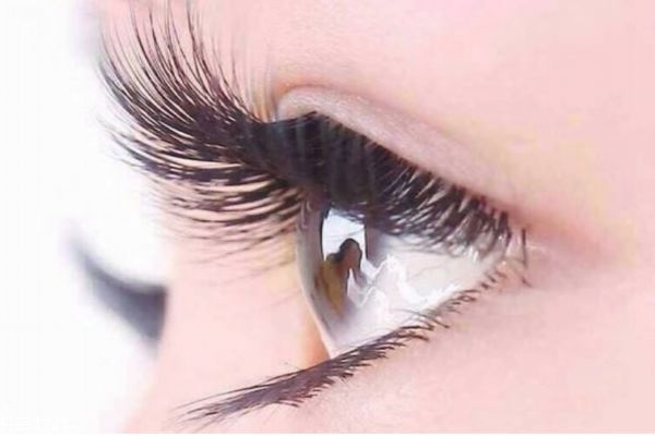 睫毛比較稀疏是什么原因呢 如何擁有濃密睫毛呢