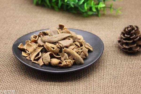 什么人群不能吃肉豆蔻呢 吃肉豆蔻應該注意什么呢 什么人群不能吃肉豆蔻呢 吃肉豆蔻應該注意什么呢