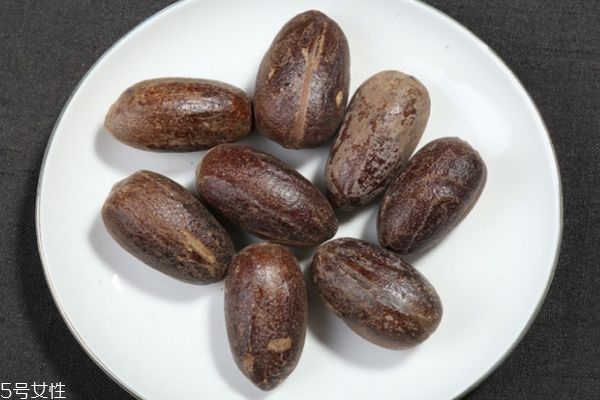 什么人群不能吃肉豆蔻呢 吃肉豆蔻應該注意什么呢 什么人群不能吃肉豆蔻呢 吃肉豆蔻應該注意什么呢