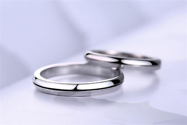 對戒戴在哪個手指上 對戒怎么戴 對戒戴在哪個手指上 對戒怎么戴