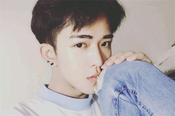 男生為什么喜歡比自己大的 男生喜歡女生比自己大的原因 男生為什么喜歡比自己大的 男生喜歡女生比自己大的原因