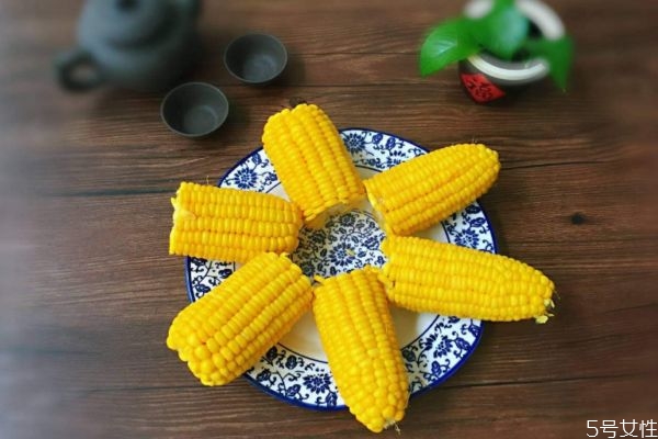 如何區(qū)分老玉米和新玉米 如何挑選玉米呢 如何區(qū)分老玉米和新玉米 如何挑選玉米呢