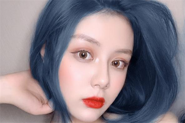 藍灰色發(fā)色需要漂嗎 藍灰色可以改成什么顏色 藍灰色發(fā)色需要漂嗎 藍灰色可以改成什么顏色