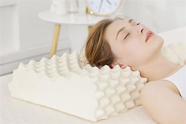 乳膠枕頭掉渣怎么回事 乳膠枕掉渣怎么處理 乳膠枕頭掉渣怎么回事 乳膠枕掉渣怎么處理