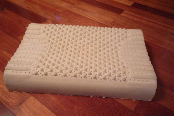 乳膠枕頭太高了怎么辦 乳膠枕頭太高怎么切割 乳膠枕頭太高了怎么辦 乳膠枕頭太高怎么切割