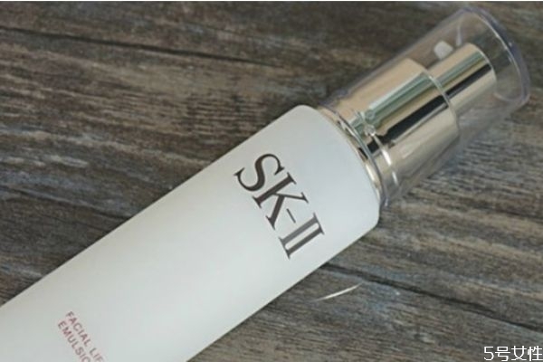 sk2神仙水顏色黃正常嗎 神仙水搭配什么乳液 sk2神仙水顏色黃正常嗎 神仙水搭配什么乳液