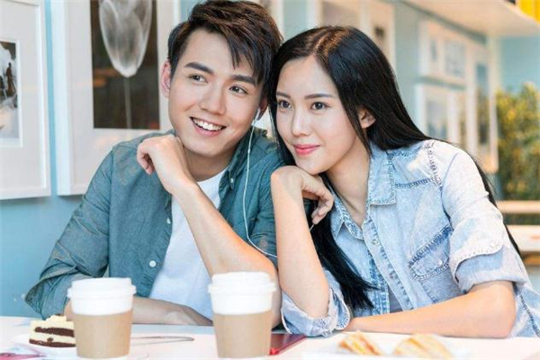 相親對(duì)象送禮物該收嗎 相親對(duì)象送禮物要回禮嗎 相親對(duì)象送禮物該收嗎 相親對(duì)象送禮物要回禮嗎