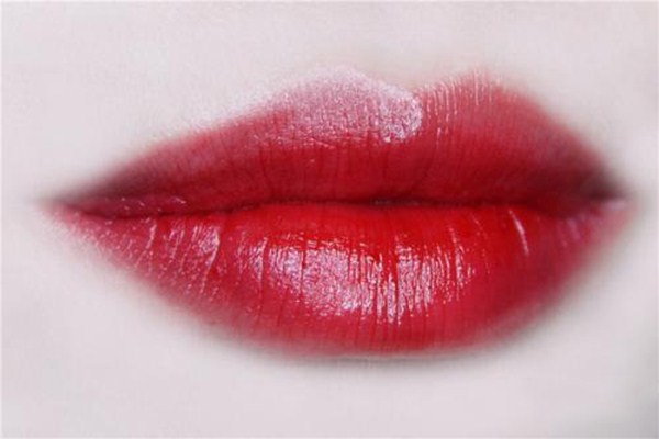冬天涂唇釉的好處 冬天涂口紅的好處 冬天涂唇釉的好處 冬天涂口紅的好處
